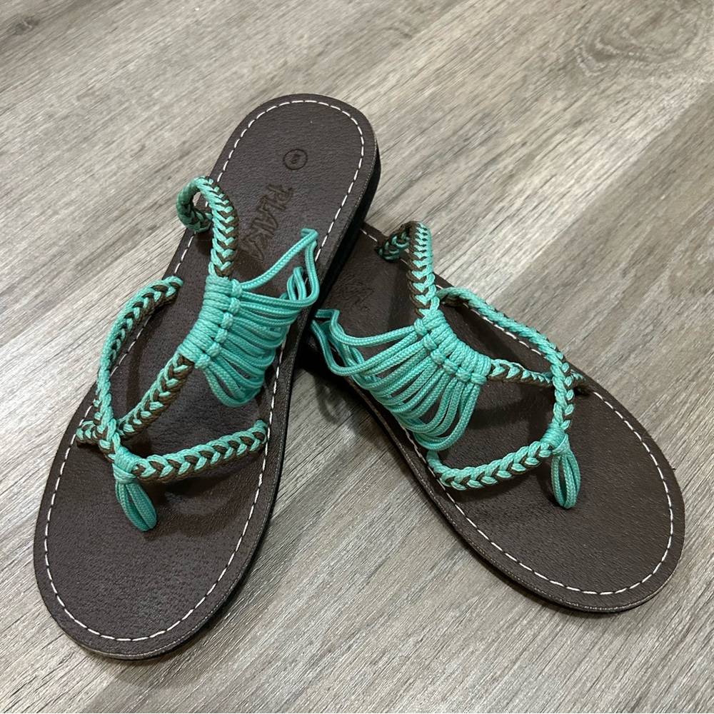Plaka women’s sandals